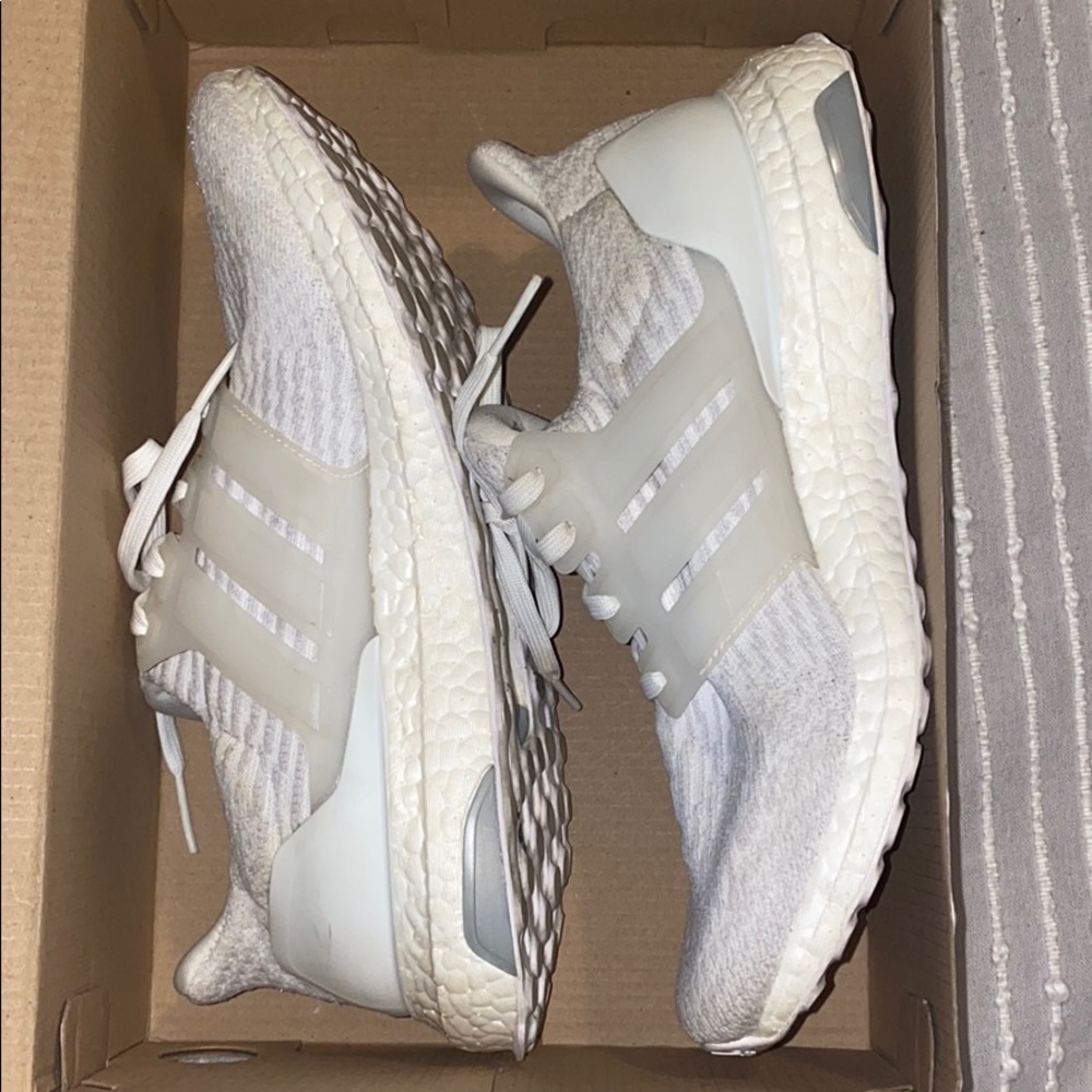 ADIDAS ULTRABOOST